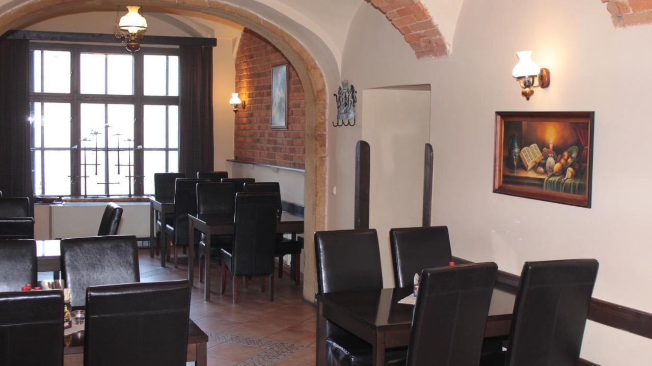 Hotel Kralovsky Dvur Hořice Kültér fotó