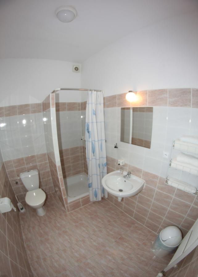 Hotel Kralovsky Dvur Hořice Kültér fotó