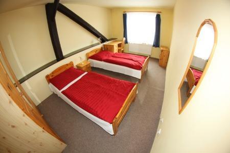 Hotel Kralovsky Dvur Hořice Kültér fotó